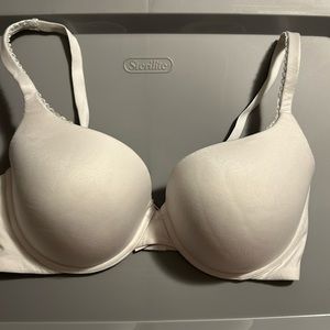 Victoria secret body by Victoria lined perfect shape size 36DD.